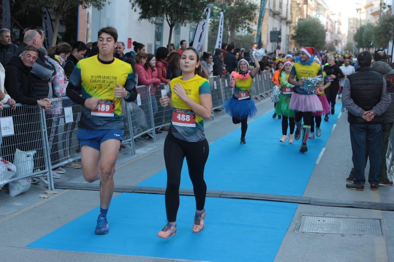 Casi un millar de corredores despiden el año disfrutando del deporte en la Ciudad del Sol por una buena causa