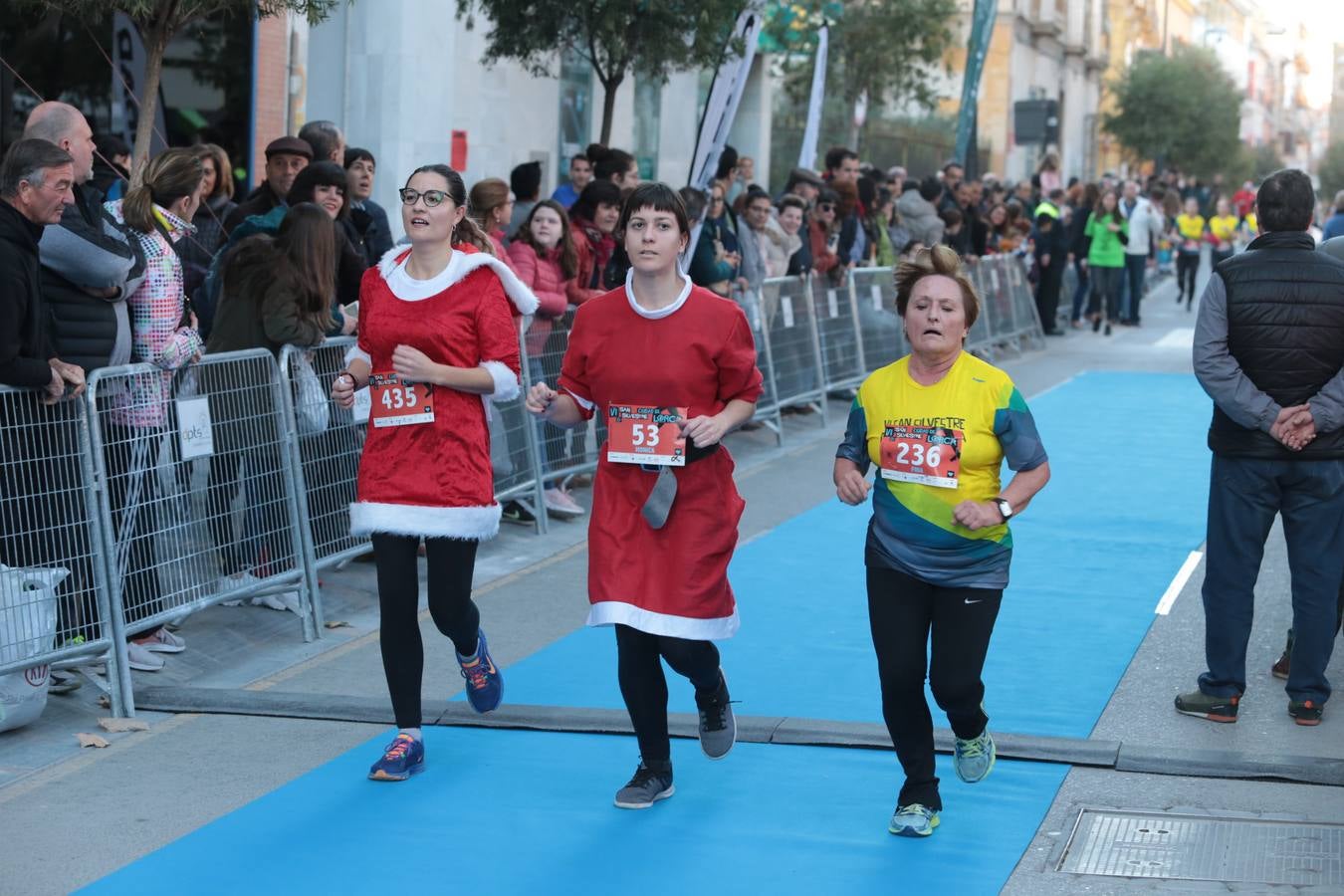 Casi un millar de corredores despiden el año disfrutando del deporte en la Ciudad del Sol por una buena causa