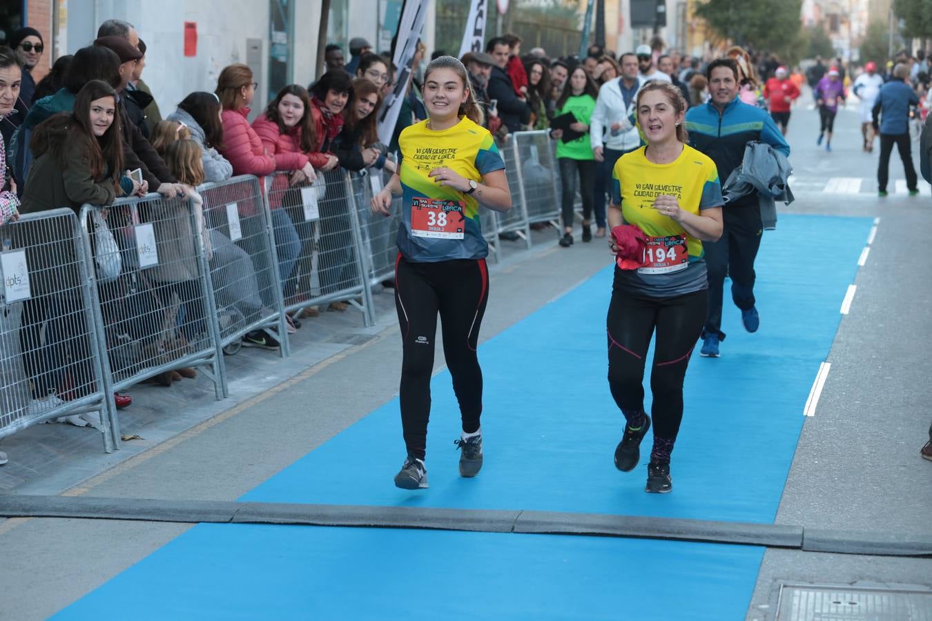 Casi un millar de corredores despiden el año disfrutando del deporte en la Ciudad del Sol por una buena causa