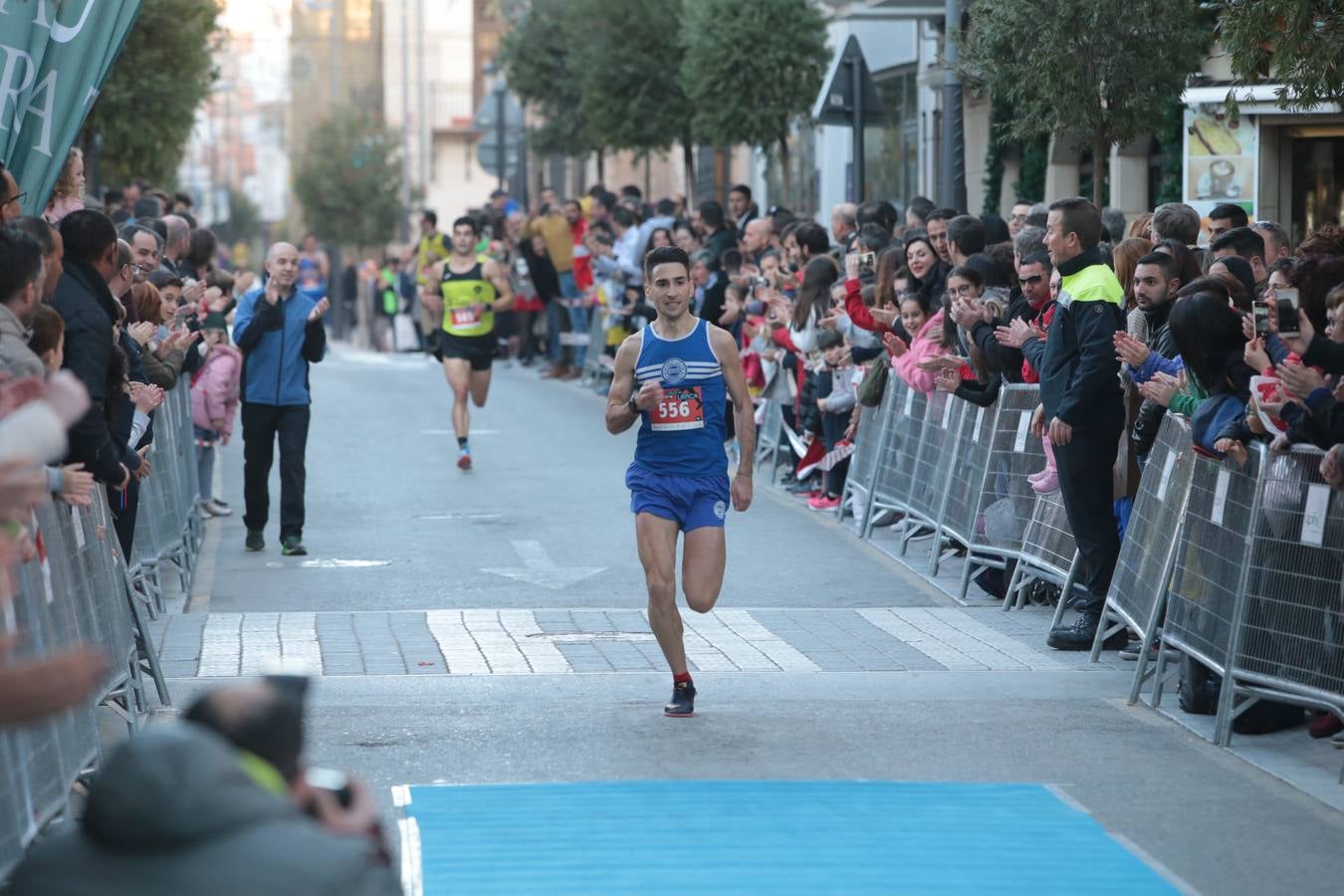 Casi un millar de corredores despiden el año disfrutando del deporte en la Ciudad del Sol por una buena causa