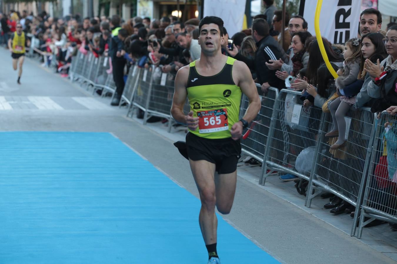 Casi un millar de corredores despiden el año disfrutando del deporte en la Ciudad del Sol por una buena causa