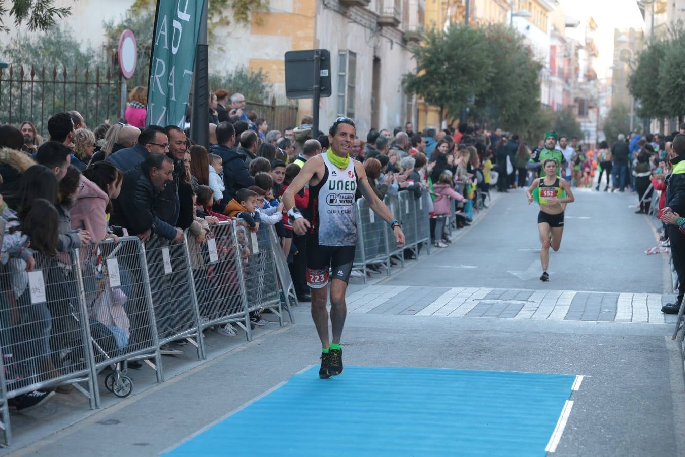 Casi un millar de corredores despiden el año disfrutando del deporte en la Ciudad del Sol por una buena causa