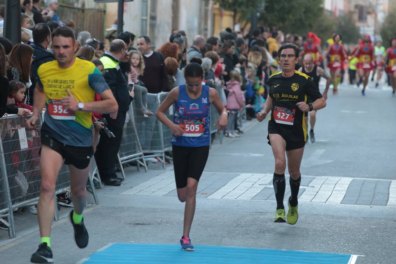 Casi un millar de corredores despiden el año disfrutando del deporte en la Ciudad del Sol por una buena causa