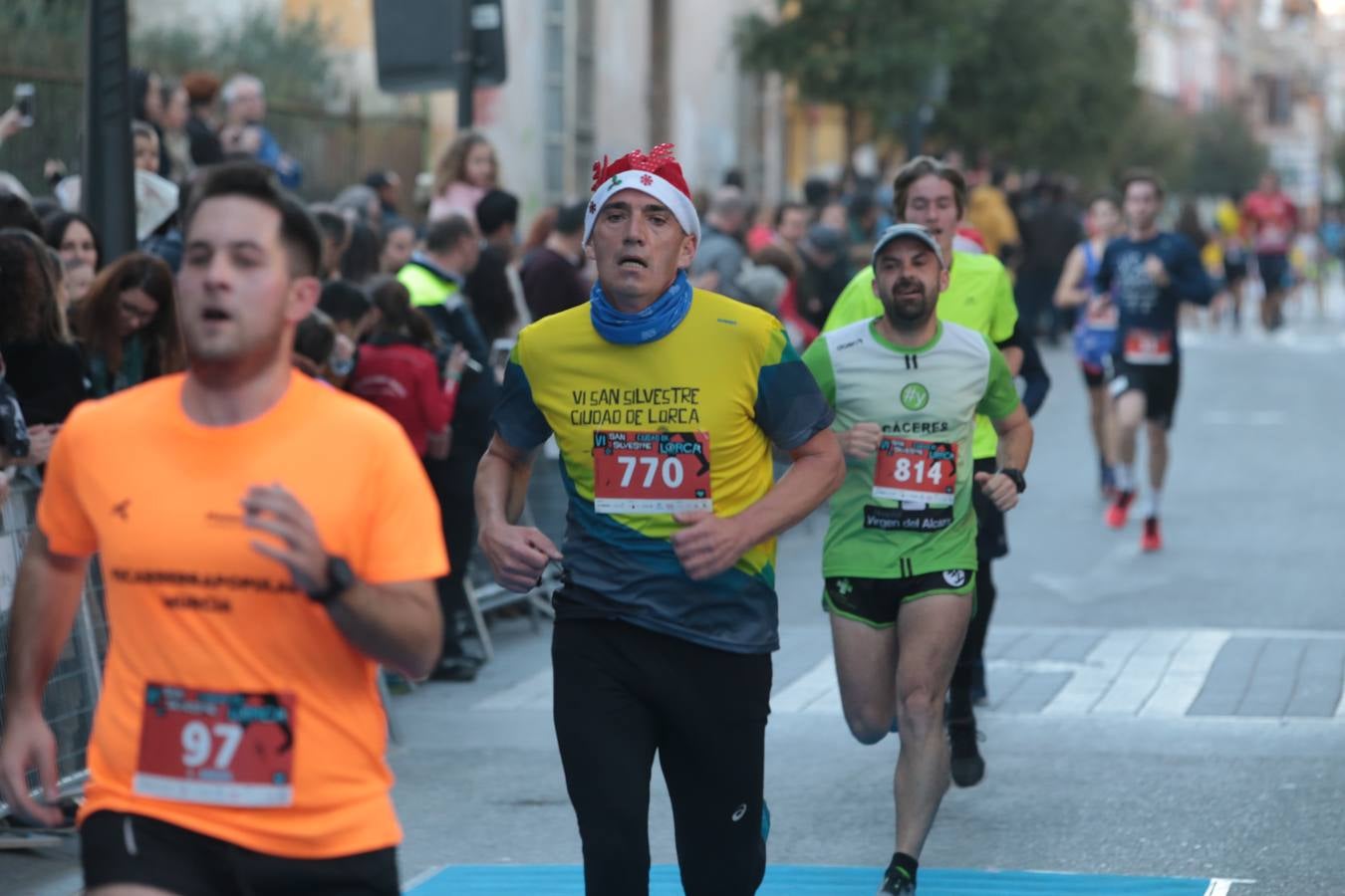 Casi un millar de corredores despiden el año disfrutando del deporte en la Ciudad del Sol por una buena causa