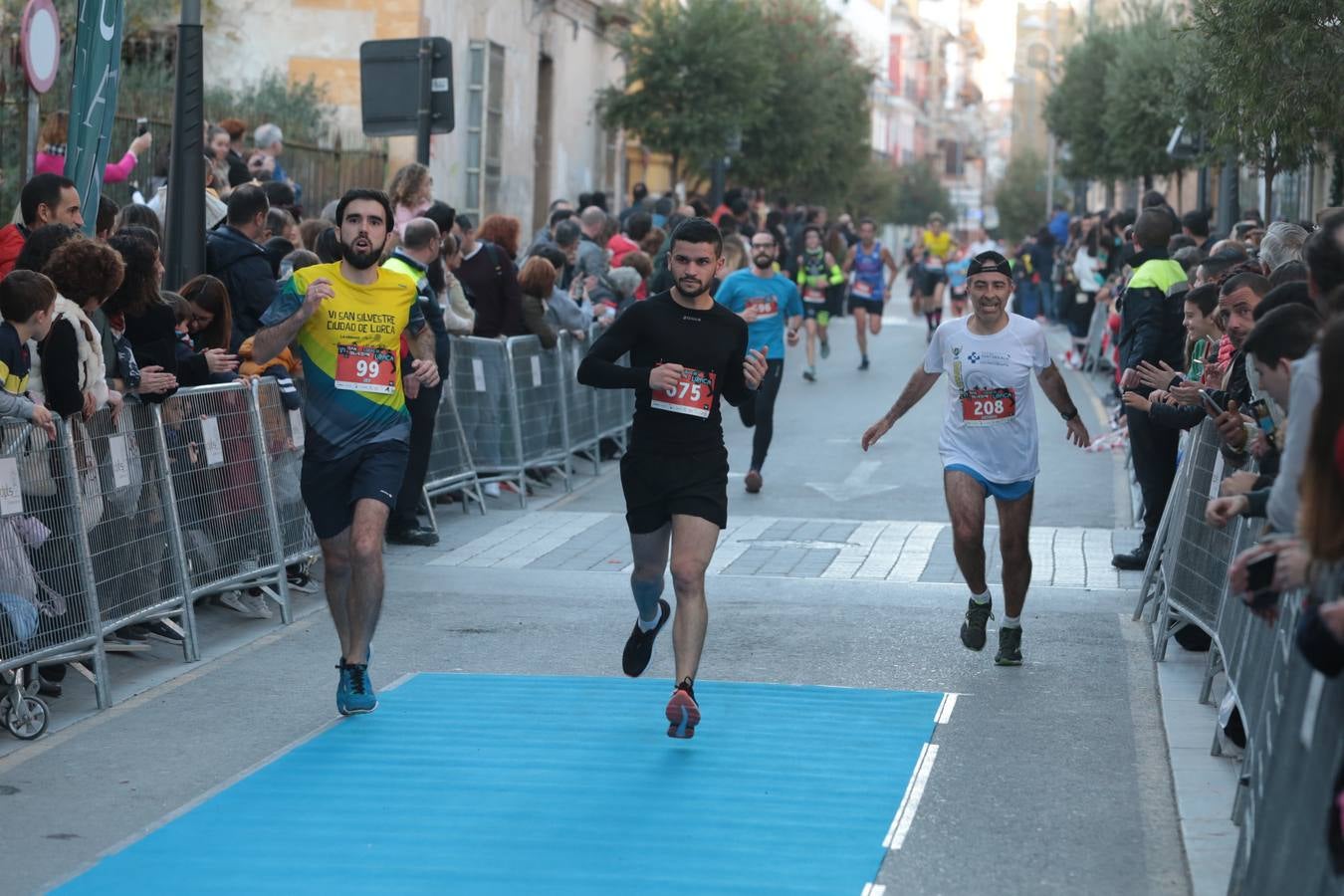 Casi un millar de corredores despiden el año disfrutando del deporte en la Ciudad del Sol por una buena causa