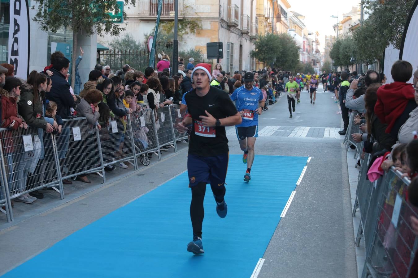 Casi un millar de corredores despiden el año disfrutando del deporte en la Ciudad del Sol por una buena causa