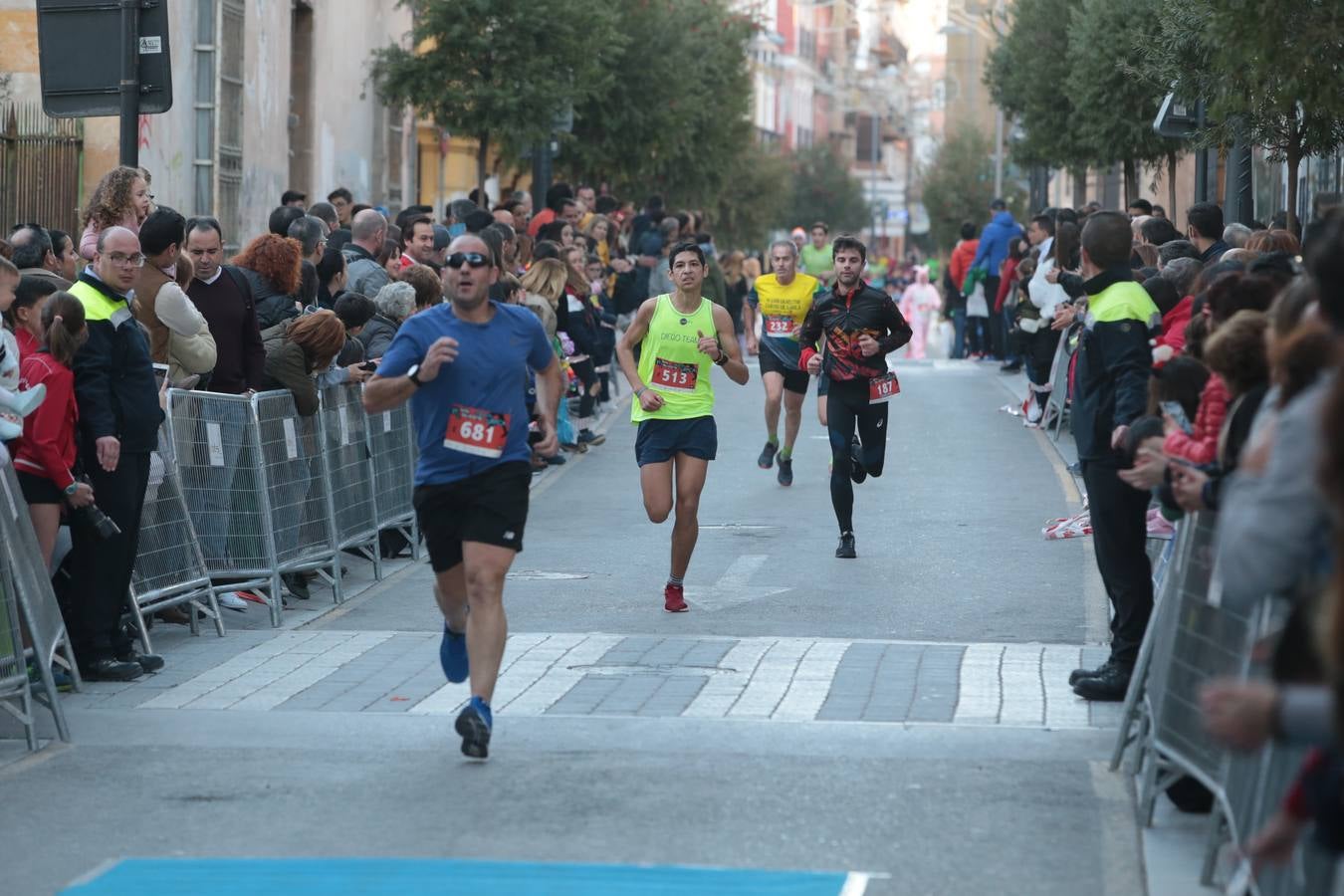 Casi un millar de corredores despiden el año disfrutando del deporte en la Ciudad del Sol por una buena causa