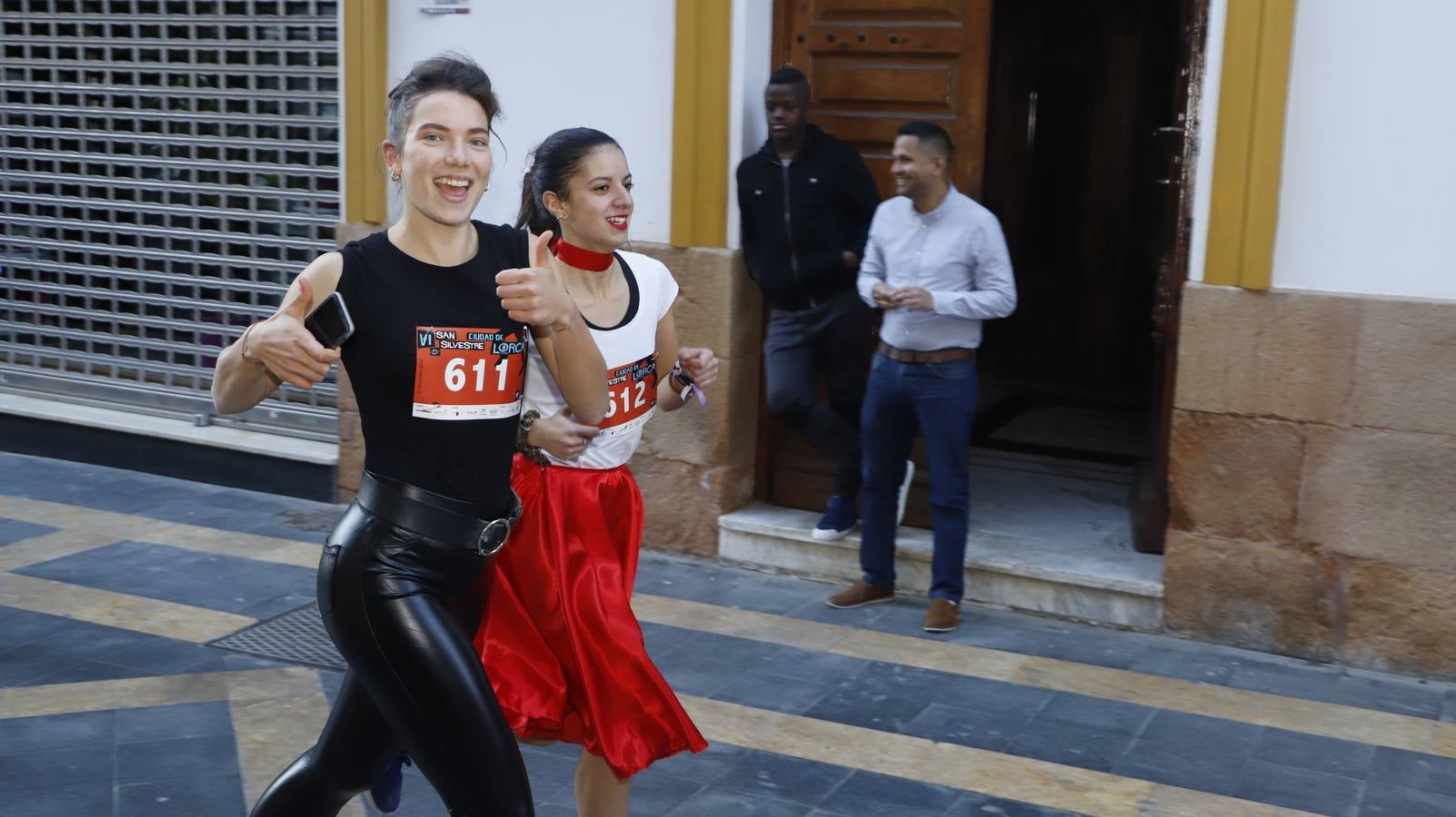 Los disfraces más divertidos y originales corrieron por las calles de la Ciudad del Sol en la última carrera del año.