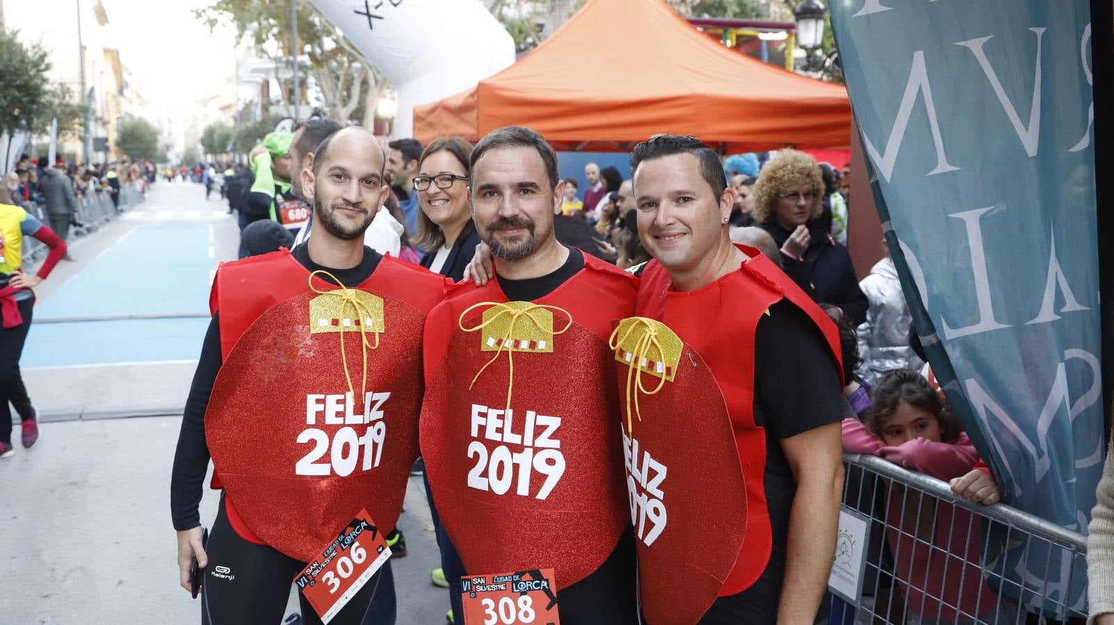 Los disfraces más divertidos y originales corrieron por las calles de la Ciudad del Sol en la última carrera del año.