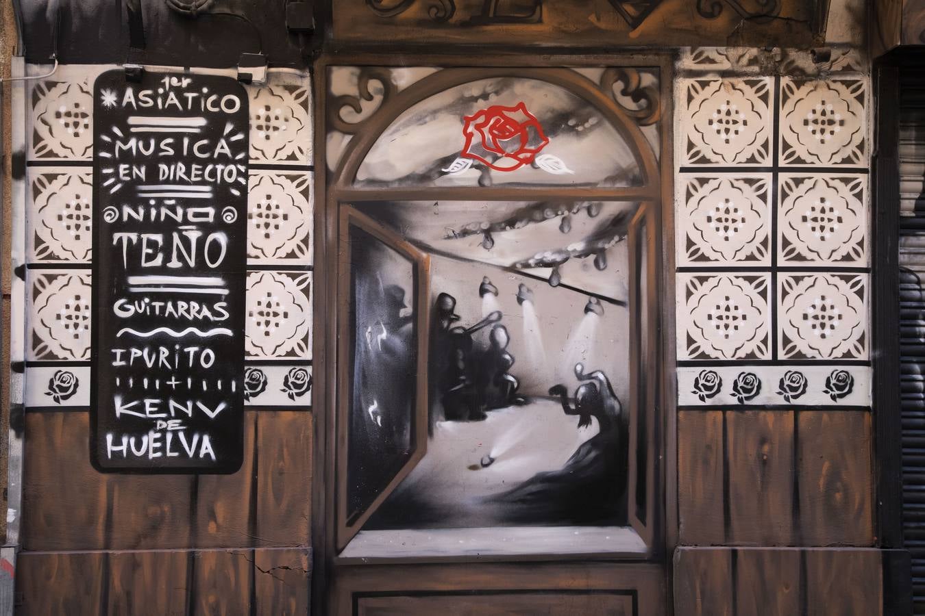 Grafiteros locales decoran, con variadas creaciones, las paredes de locales vacíos y solares pendientes de construir en las calles del Aire y Cuatro Santos