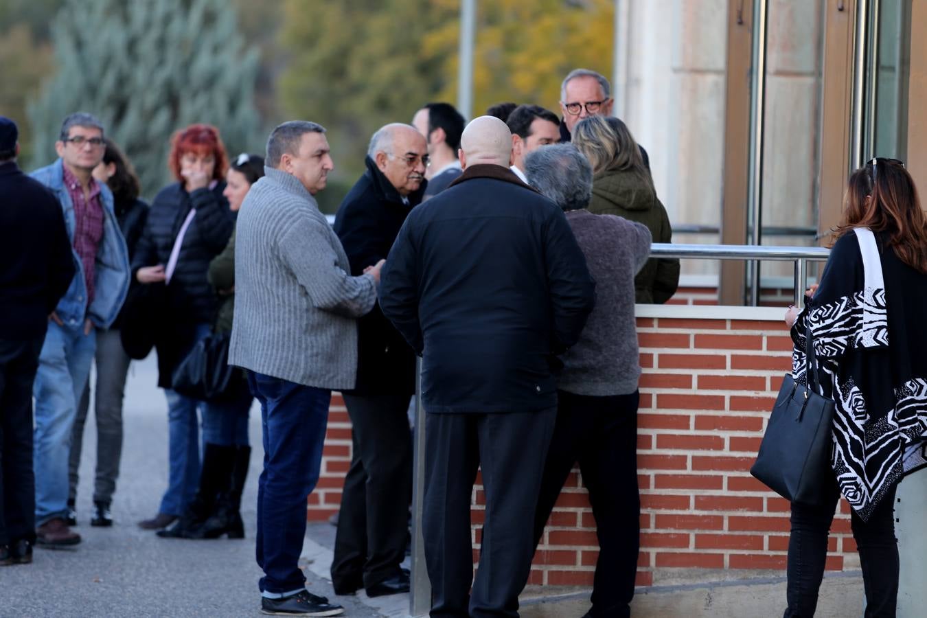 Impresionantes fueron las muestras de cariño que políticos de todas las ideologías dispensaron a familiares, amigos y compañeros del ex coordinador regional de Izquierda Unida-Verdes, José Antonio Pujante Diekmann, que será despedido en el tanatorio Lázaro Soto de Lorca