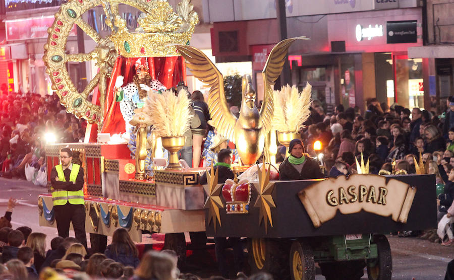 Unas 70.000 personas presenciaron un desfile que contó con los cuentos clásicos y tradicionales como hilo conductor