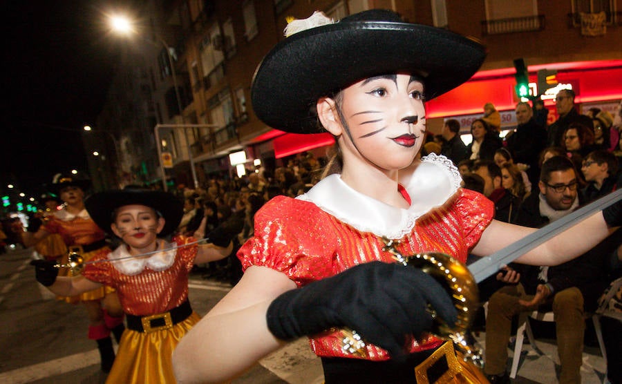 Unas 70.000 personas presenciaron un desfile que contó con los cuentos clásicos y tradicionales como hilo conductor