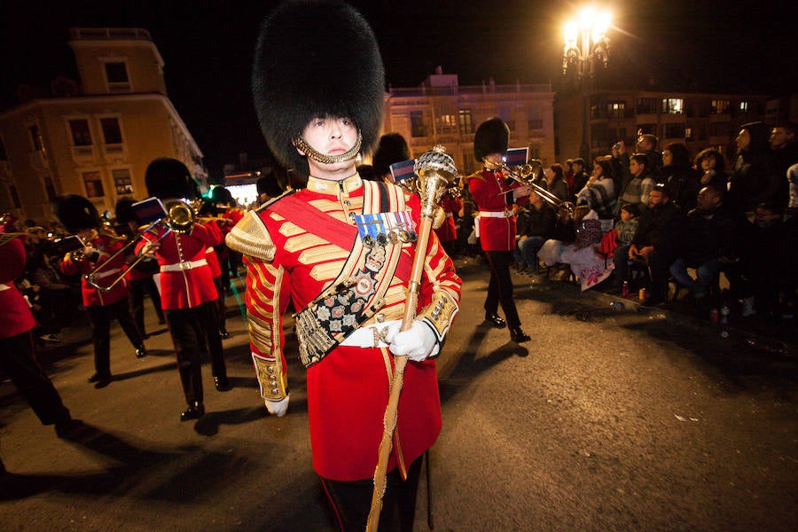 Unas 70.000 personas presenciaron un desfile que contó con los cuentos clásicos y tradicionales como hilo conductor