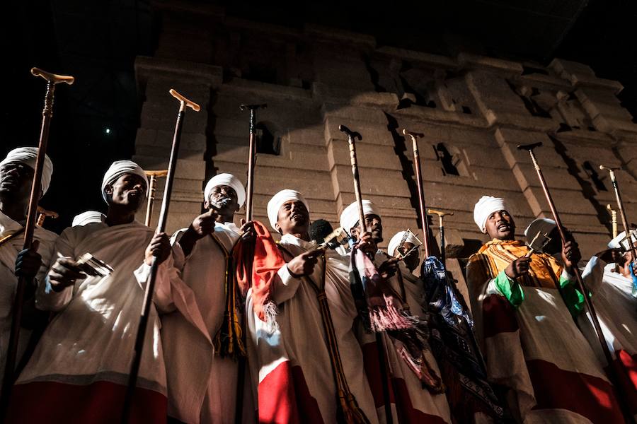 La Navidad ortodoxa etíope llamada Ledet o Genna se celebrará el 7 de enero y atrae peregrinos de todo el país. Las once iglesias excavadas en la roca son uno de los sitios del Patrimonio Mundial de la UNESCO en Etiopía.