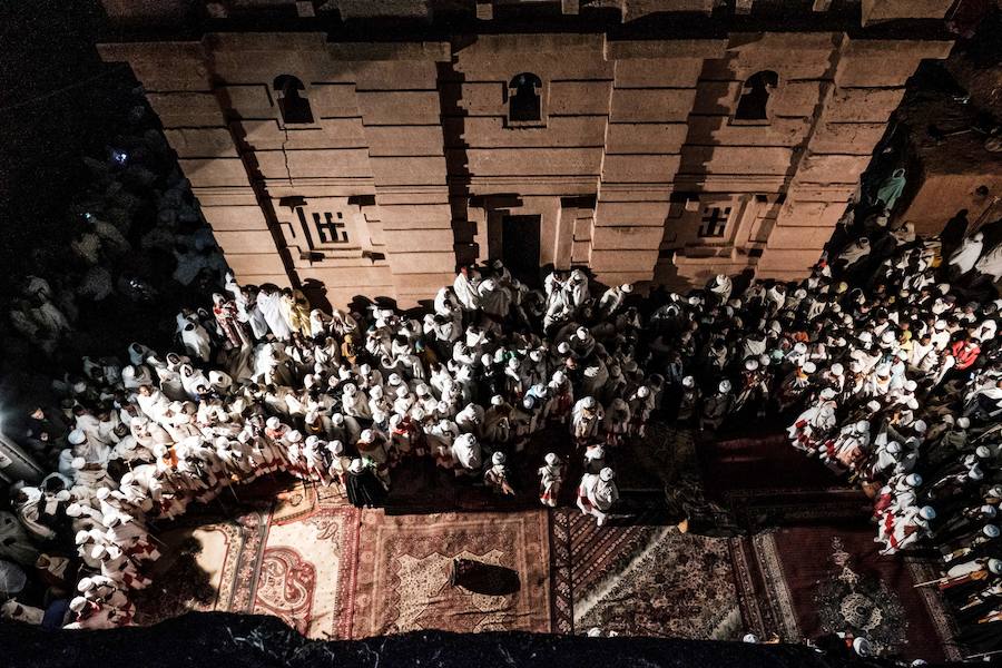 La Navidad ortodoxa etíope llamada Ledet o Genna se celebrará el 7 de enero y atrae peregrinos de todo el país. Las once iglesias excavadas en la roca son uno de los sitios del Patrimonio Mundial de la UNESCO en Etiopía.