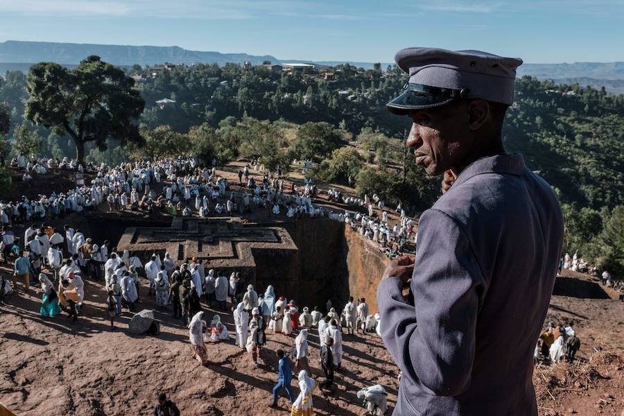 La Navidad ortodoxa etíope llamada Ledet o Genna se celebrará el 7 de enero y atrae peregrinos de todo el país. Las once iglesias excavadas en la roca son uno de los sitios del Patrimonio Mundial de la UNESCO en Etiopía.