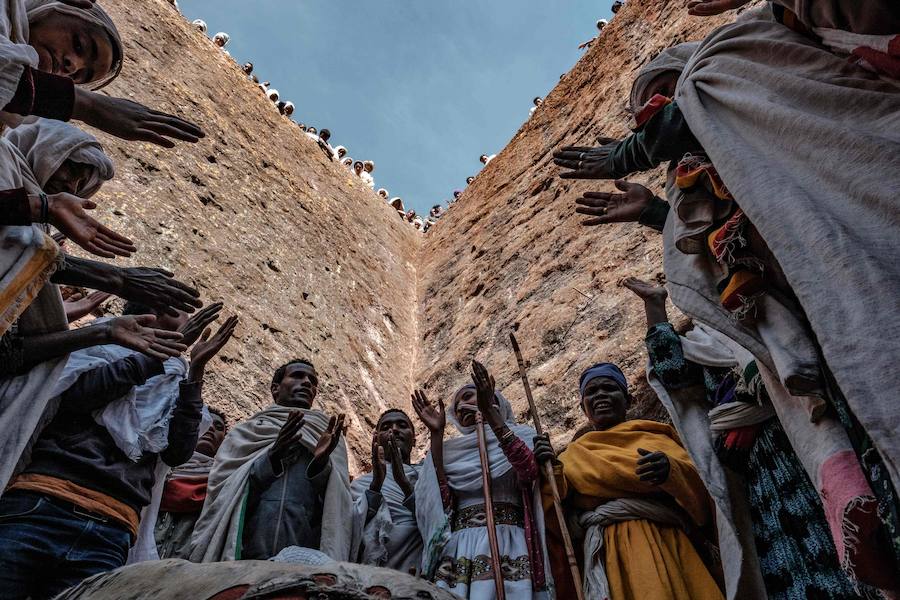 La Navidad ortodoxa etíope llamada Ledet o Genna se celebrará el 7 de enero y atrae peregrinos de todo el país. Las once iglesias excavadas en la roca son uno de los sitios del Patrimonio Mundial de la UNESCO en Etiopía.