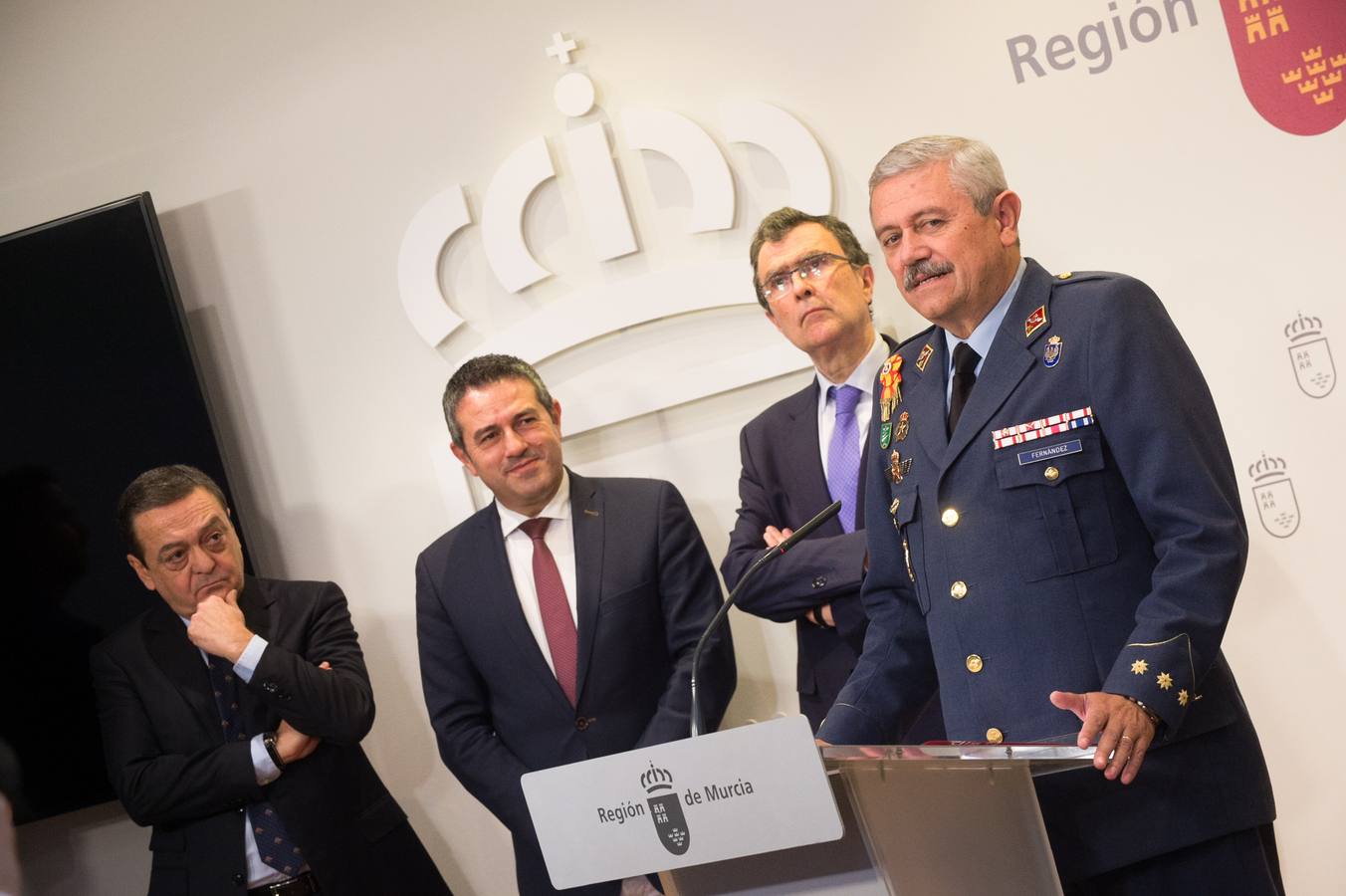 Recogen donativos para fabricar la enseña más grande de España y lanzarla en paracaídas en la conmemoración de su 175 aniversario