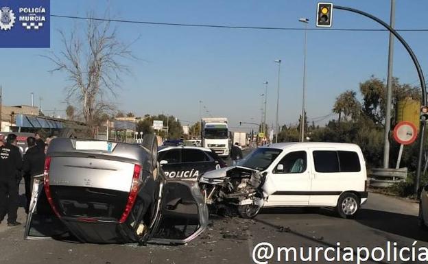 Colisión de los dos vehículos en Sangonera La Seca.