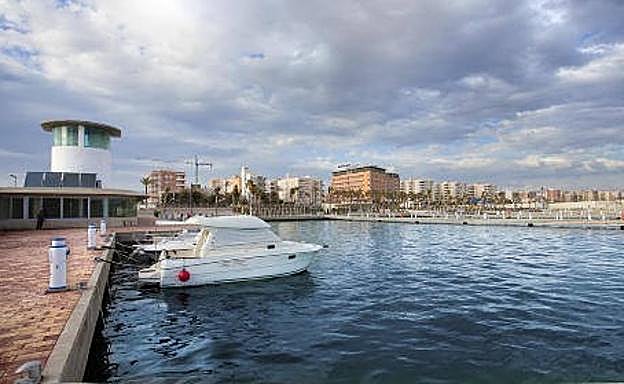 Exteriores del albergue turístico Bea Beach Hostel, en Águilas.