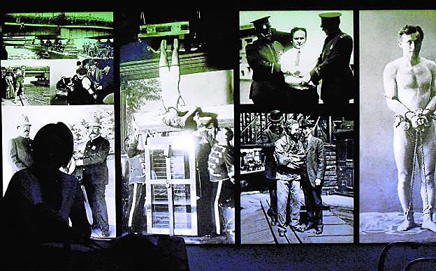 1. Combo de imágenes donde se ve a Houdini detenido por sus atrevimientos o a punto de cometer alguna de sus locuras ilusionistas, como cuando se lanzó a un río helado atado, o logró escapar de una lechera.