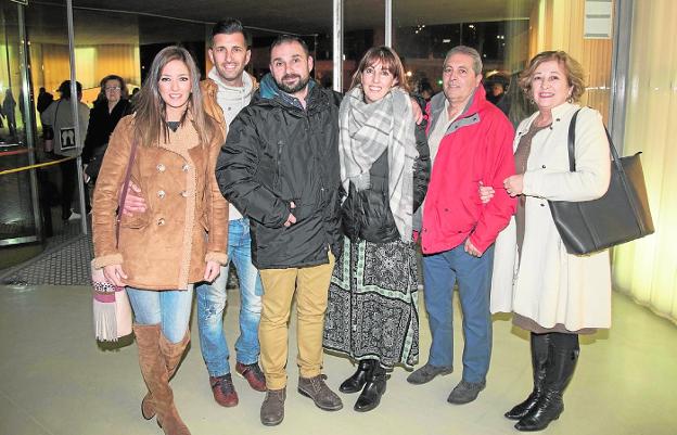 Blanca Ballester, Andrés Balastegui, Juan Miguel Talavera, María y Pedro Balastegui y Carmen Martínez, el viernes en el Auditorio El Batel. 