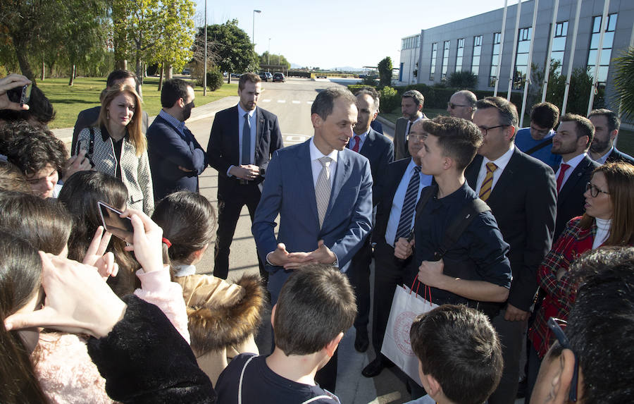 Visita del ministro de Ciencia y Universidades Pedro Duque al edificio de la UPCT y la empresa MTorres dentro del parque tecnológico de Fuente Álamo.