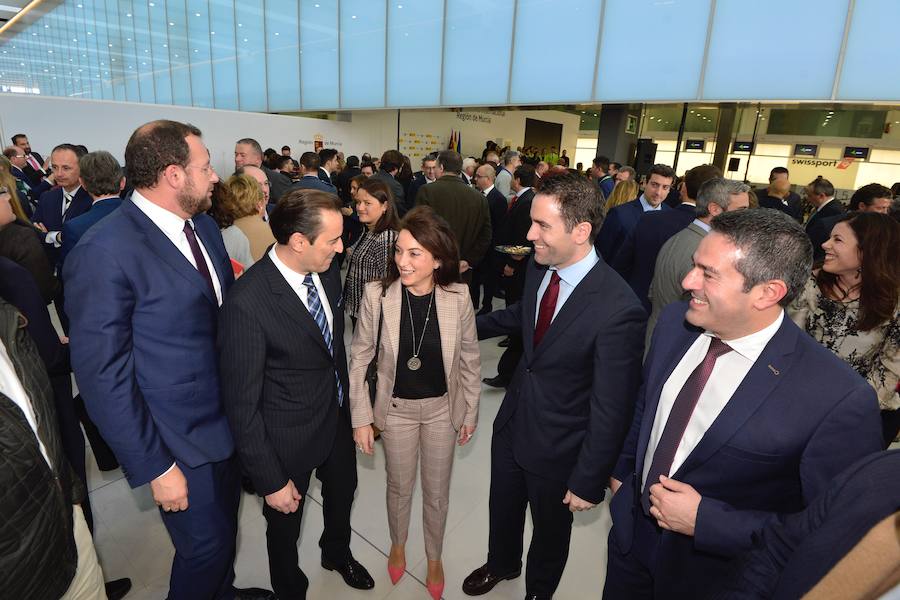 Autoridades de distintos ámbitos de la Región disfrutaron de un almuerzo en las instalaciones del nuevo aeródromo que abrió sus puertas este martes