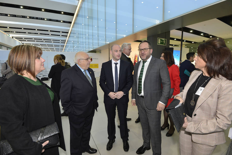 Autoridades de distintos ámbitos de la Región disfrutaron de un almuerzo en las instalaciones del nuevo aeródromo que abrió sus puertas este martes