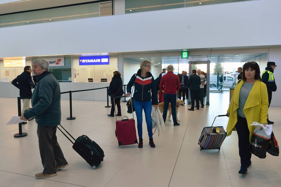El primer avión en tocar tierra llegó con 25 minutos de antelación tras completar un vuelo sin incidentes
