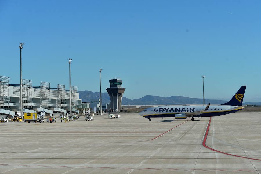 El primer avión en tocar tierra llegó con 25 minutos de antelación tras completar un vuelo sin incidentes