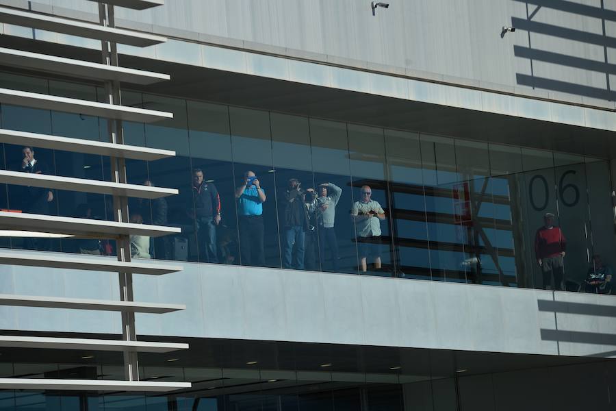El primer avión en tocar tierra llegó con 25 minutos de antelación tras completar un vuelo sin incidentes
