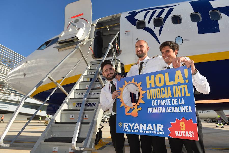 El primer avión en tocar tierra llegó con 25 minutos de antelación tras completar un vuelo sin incidentes