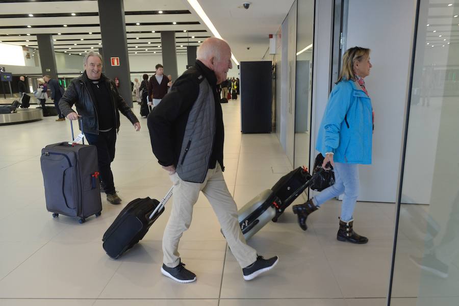 El primer avión en tocar tierra llegó con 25 minutos de antelación tras completar un vuelo sin incidentes