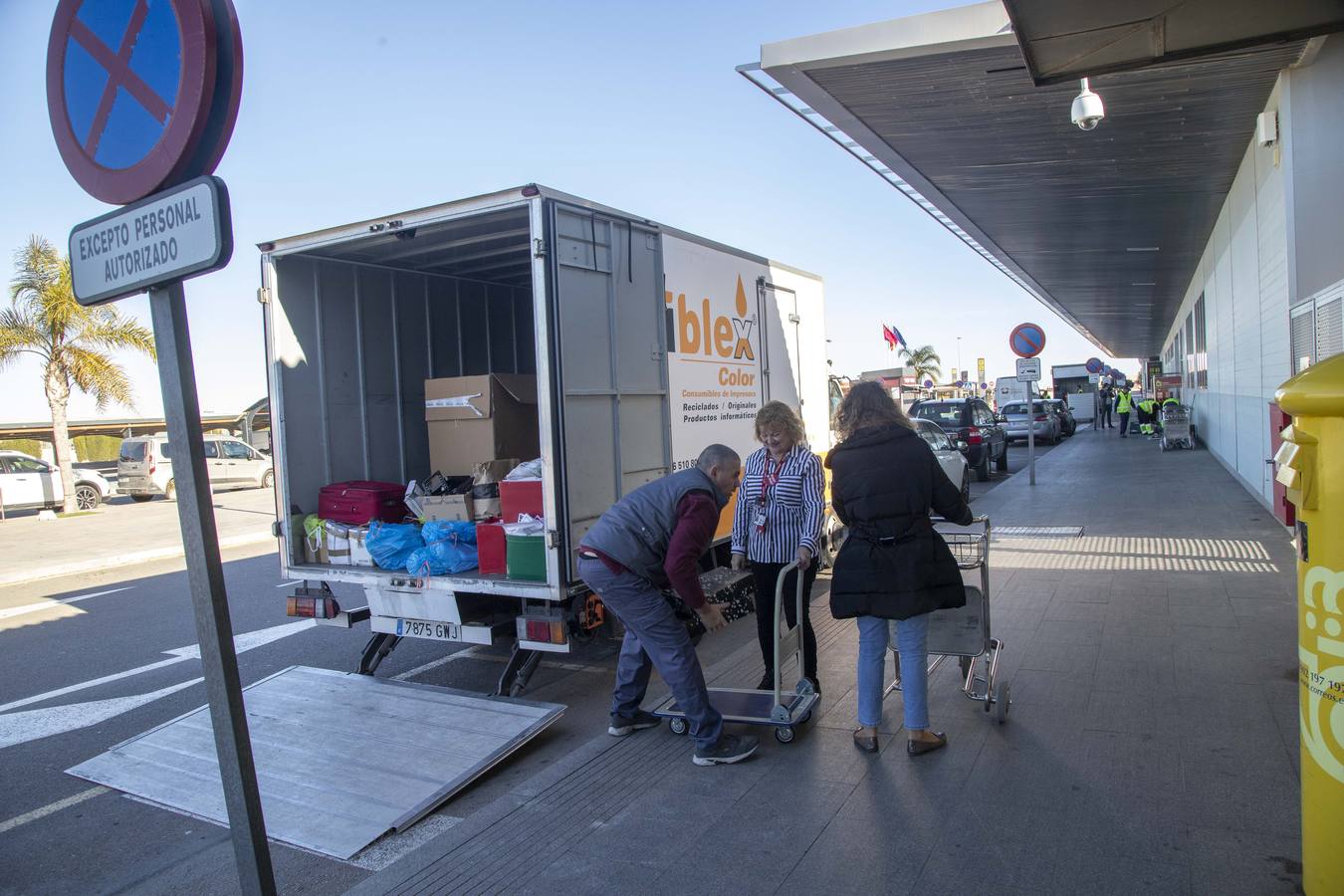 Los empleados del aeropuerto de San Javier realizaron la mudanza a las instalaciones de Corvera. Los últimos pasajeros de San Javier se despiden. 