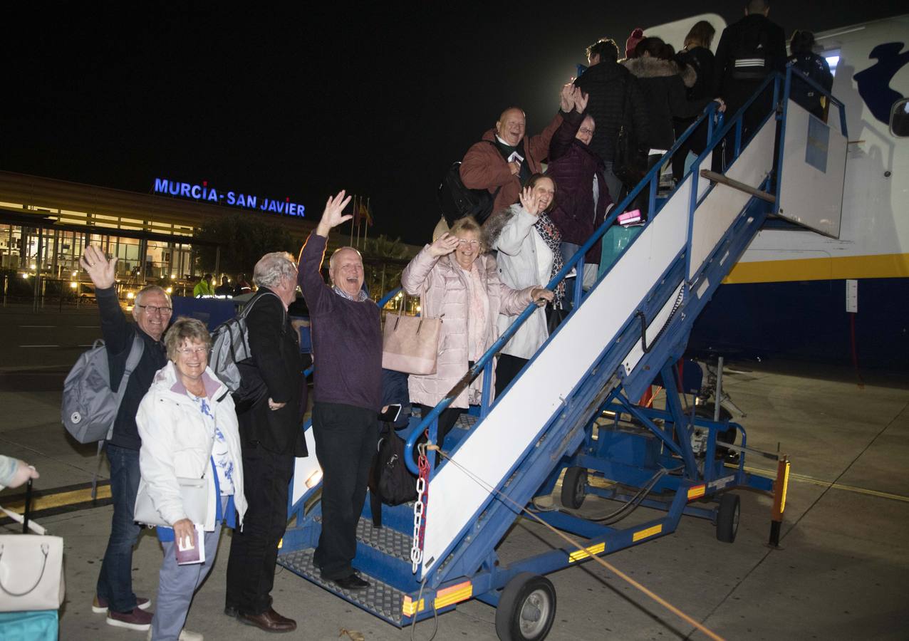 Los empleados del aeropuerto de San Javier realizaron la mudanza a las instalaciones de Corvera. Los últimos pasajeros de San Javier se despiden. 