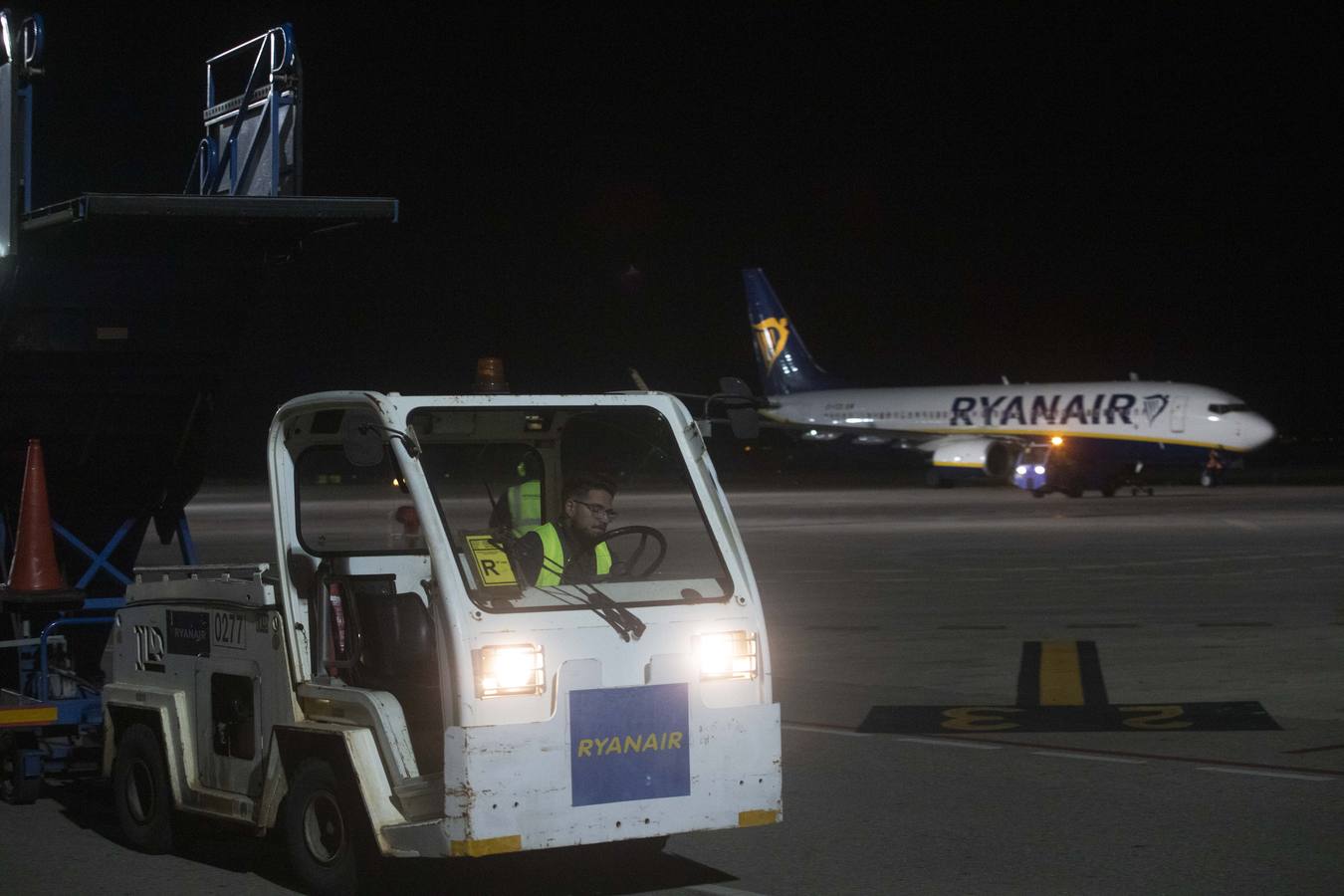 Los empleados del aeropuerto de San Javier realizaron la mudanza a las instalaciones de Corvera. Los últimos pasajeros de San Javier se despiden. 