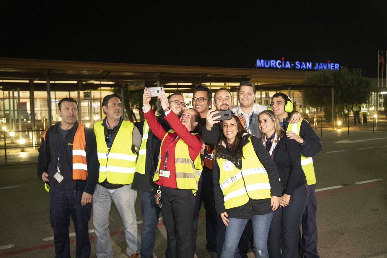 Los empleados del aeropuerto de San Javier realizaron la mudanza a las instalaciones de Corvera. Los últimos pasajeros de San Javier se despiden. 