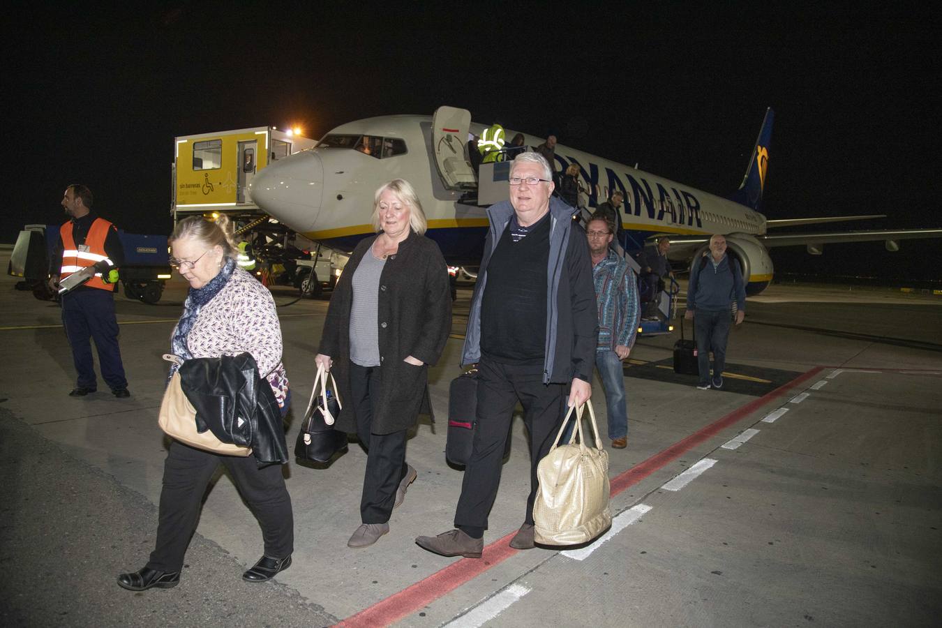 Los empleados del aeropuerto de San Javier realizaron la mudanza a las instalaciones de Corvera. Los últimos pasajeros de San Javier se despiden. 