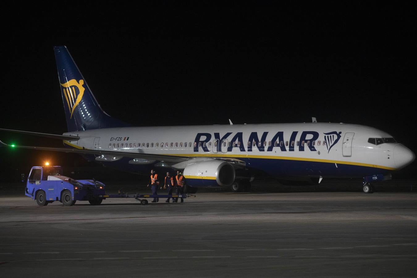 Los empleados del aeropuerto de San Javier realizaron la mudanza a las instalaciones de Corvera. Los últimos pasajeros de San Javier se despiden. 