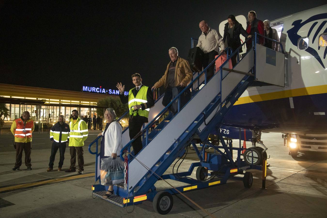 Los empleados del aeropuerto de San Javier realizaron la mudanza a las instalaciones de Corvera. Los últimos pasajeros de San Javier se despiden. 