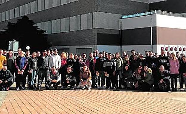 Los nuevos trabajadores de ElPozo Alimentación, en las instalaciones de la firma. 