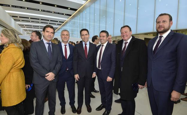 Galería. Representantes de la sociedad murciana se dan cita en la inauguración del aeropuerto de Corvera