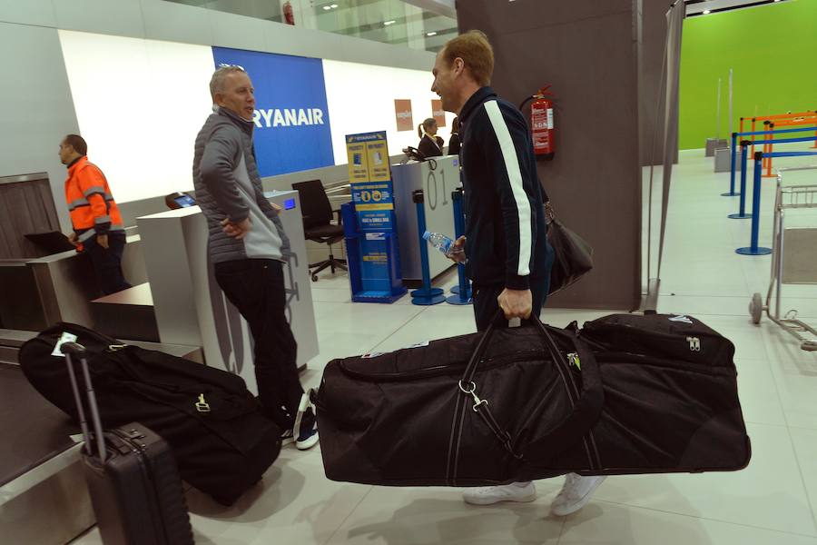 El primer avión en tocar tierra llegó con 25 minutos de antelación tras completar un vuelo sin incidentes