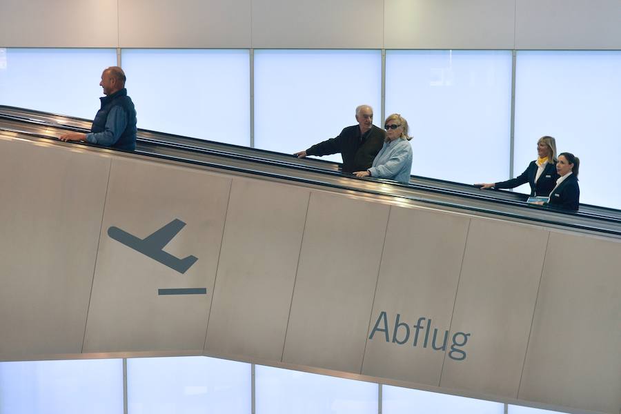 El primer avión en tocar tierra llegó con 25 minutos de antelación tras completar un vuelo sin incidentes