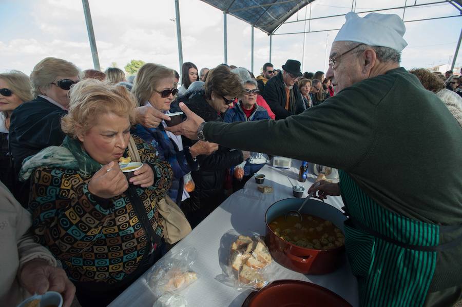 El patio del Palacio Episcopal acogió una celebración en la que se sirvió el tradicional boniato dulce y mistela, un postre con el que antiguamente se celebraba esta onomástica