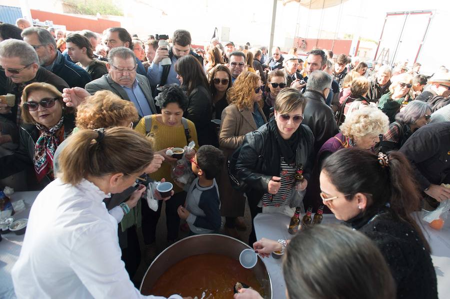 El patio del Palacio Episcopal acogió una celebración en la que se sirvió el tradicional boniato dulce y mistela, un postre con el que antiguamente se celebraba esta onomástica