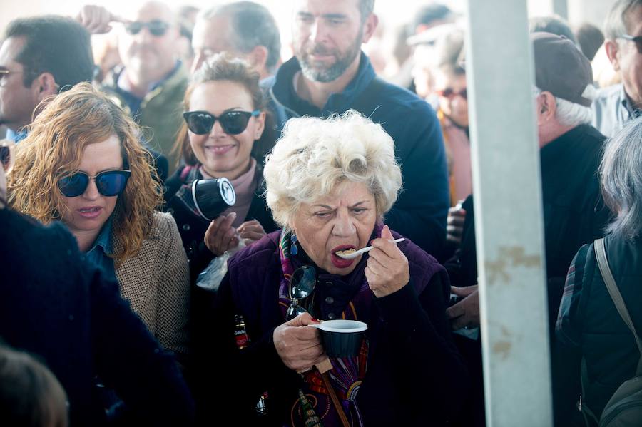 El patio del Palacio Episcopal acogió una celebración en la que se sirvió el tradicional boniato dulce y mistela, un postre con el que antiguamente se celebraba esta onomástica