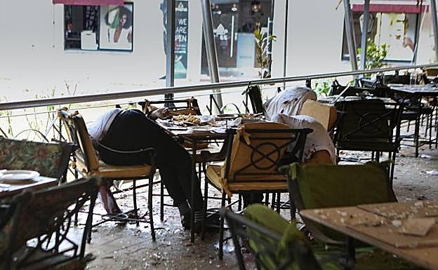 Los cuerpos de algunas de las víctimas del atentado en Nairobi.